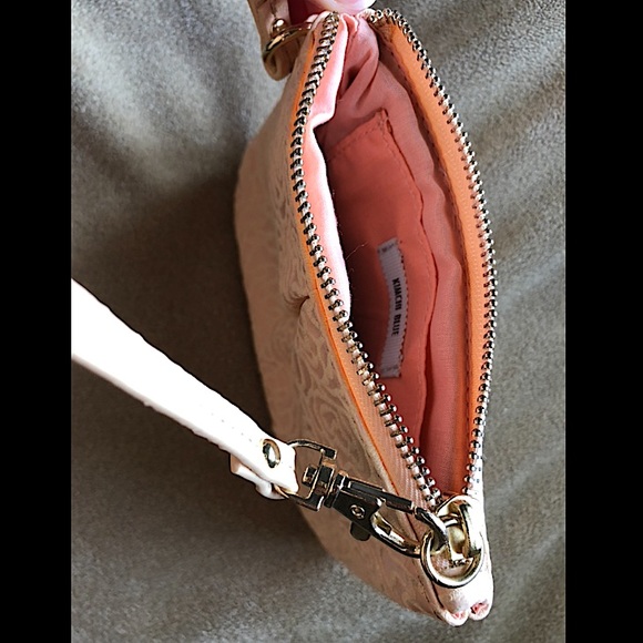 Kimchi Blue - Rose Print Wristlet Purse - Picture 3 of 3